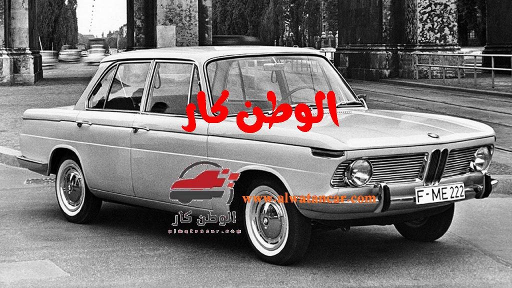 تتمتع سيارة بي إم دبليو (BMW) بتاريخ غني بالأحداث والنجاحات التي جعلتها من أهم العلامات التجارية في صناعة السيارات الفاخرة حول العالم. نشأت الشركة في ألمانيا، وسرعان ما تحولت من مصنع لمحركات الطائرات إلى واحدة من أعرق شركات تصنيع السيارات والدراجات النارية في العالم. تاريخ سيارة بي ام دبليو