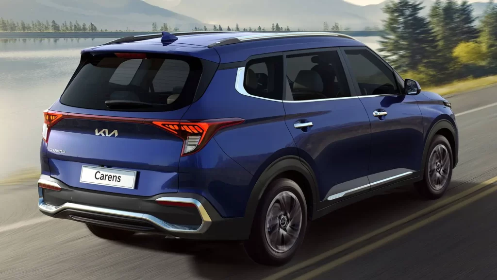 تعرف على مواصفات ومزايا سيارة كيا كارنز 2023 حيث تمكنت الشركة المصنعة لها من تحقيق الانسجام المثالي بين كافة العناصر الداخلية والخارجية للسيارة، إنها تتمتع بالتصميم العصري والفريد والإمكانيات الحديثة والمتطورة لإمكانية الاستمتاع بالقيادة والتنقل المريح والآمن في الطرقات. 2023 Kia Carens