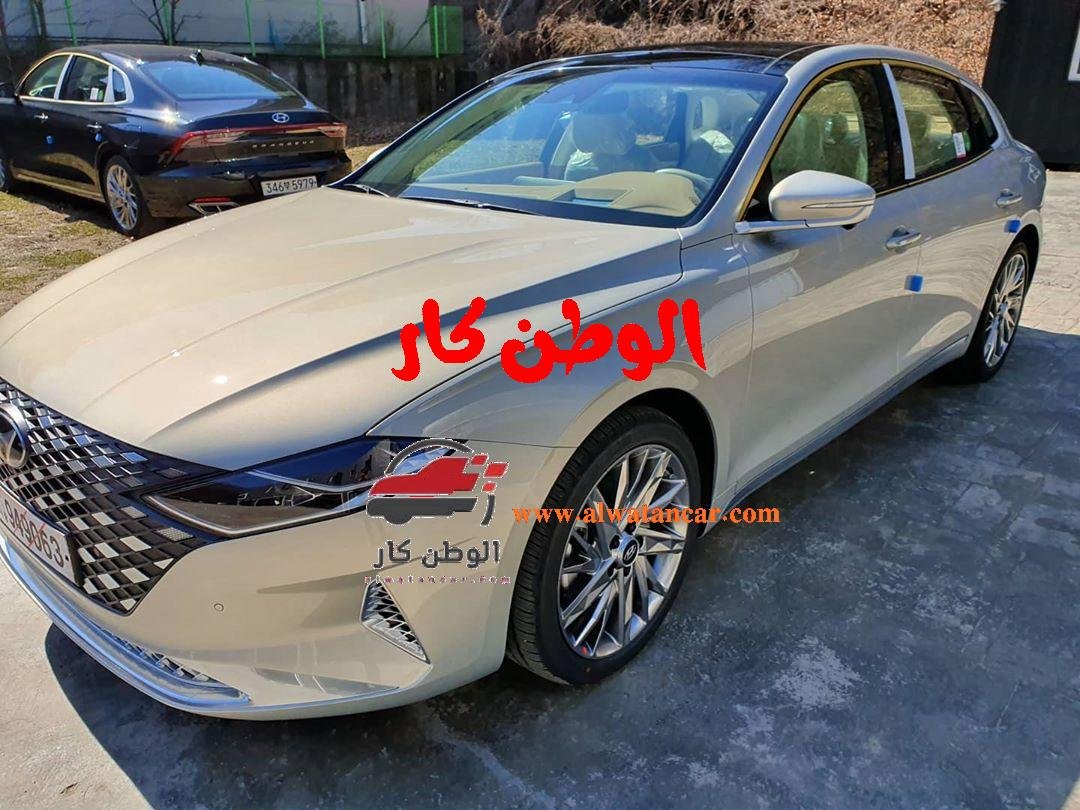 إن سيارة هيونداي أزيرا 2022 الجديدة التي تلفت الأنظار من خلال تصميمها الإستثنائي من فئة سيارات سيدان، فإن السيارة تم تزويدها بالعديد من أنظمة الأمان من قبل الشركة المنتجة لها هونداي مع العديد من المواصفات التي تعزز من مستوى الراحة والرفاهية في السيارة التي تمنح السائق آليات قيادة قوية للاستمتاع بالتجربة القيادة الممتعة. Hyundai Azera 2022