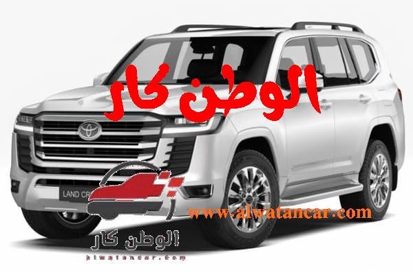 تعرف معنا على تويوتا لاند كروزر 2022 حيث هي الجيل الجديد من سيارات الدفع الرباعي الأكثر شعبية لدينا في المنطقة العربية، وتسمى J300 لأن السيارة العملاقة ذات الثلاثة صفوف من المقاعد تلقت العديد من التطورات في جيلها الجديد بما في ذلك تقليل وزن السيارة، بالإضافة إلى تطورات أخرى متنوعة تحدث بها، لذا دعونا نوافيكم بالمزيد من التفاصيل. تويوتا لاند كروزر 2022