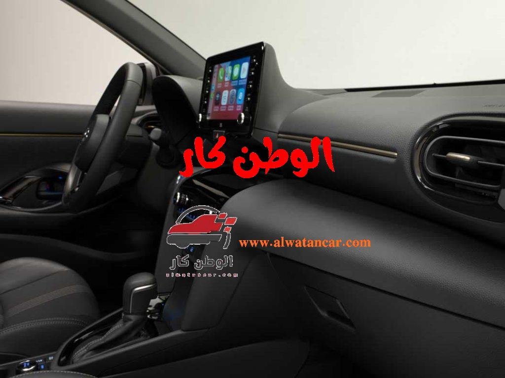 إن تويوتا يارس 1.3 Y 2023 تعتبر من سيارات سيدان والإطارات فيها بدفع أمامي، ويأتي ناقل الحركة بها أوتوماتيكي من نوع CVT، سعر تلك السيارة يبدأ من 62445 ريال تقريبا وهذا السعر شامل الضريبة والقيمة المضافة، بالإضافة لاحتواء السيارة على وسائل الترفيه والتكنولوجيا، حيث تحتوي على اتصال بيو إس بي، بلوتوث و AUX، مع آبل كار بلاي. تويوتا يارس 1.3 Y