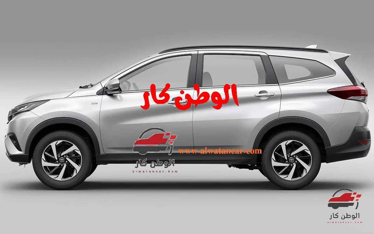 إن سيارة تويوتا راش STD 2022 تعتبر من فئة السيارات العائلية، فتأتي السيارة بعجلات من النوع الدفع الخلفي، حيث يكون سعة محرك تلك السيارة هو 1.5 لتر، وبها عدد 4 اسطوانات حتى يقومون بتوليد القوة ل 103 حصان، إن ناقل الحركة في السيارة يكون أوتوماتيكي بـ4 سرعات، تأتي تلك السيارة بسعر 73255 ريال تقريبًا ويكون شامل للضريبة والقيمة المضافة. تويوتا راش STD 2022