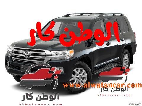 تتمتع السيارة تويوتا لاند كروزر 2022 3.5T VX بالعديد من المزايا، فهي تحتوي على نظام التحكم المناخي الخاص بالمقاعد، كما يوجد بها واجهة متعددة الوسائط عالية الجودة، يوجد أيضا ضوابط خلفية للصوت، كما تتميز بوجود خاصية الرؤية الليلية ويمكن فتح النوافذ عن بعد، يوجد أيضا راديو وطفاية حريق، وولاعة سجائر. تويوتا لاند كروزر 2022 3.5T VX
