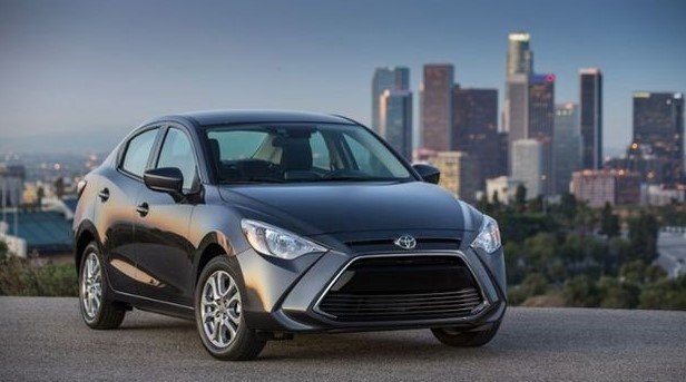 في هذا المقال، سنقدم لكم قائمة افضل 5 سيارات أقل من 50000 ريال مع نبذة عن السمات البارزة لكل سيارة، حيث إن عامل السعر هو من بين الجوانب الأساسية التي تؤثر في نجاح عملية بيع السيارة، حيث يُعَدُّ سعر مناسب ميزة جذابة، بينما يمكن أن يُعَدُّ سعر مرتفع عائقًا. في الوقت الحالي، أصبح عامل السعر واحدًا من أبرز العوامل التي يأخذ بها خبراء التسويق في الشركات، وهو هدف يُسعى إليه من قِبَل المشترين أيضًا، وخاصةً في ظل التحديات المالية التي تعصف بالعالم. افضل 5 سيارات أقل من 50000 ريال