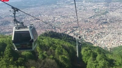 عندما يتعلق الأمر بالسفر واستكشاف أماكن جديدة، فإن بورصة في تركيا هي واحدة من أهم الوجهات السياحية التي يجب على المسافرين زيارتها. تحتضن بورصة المزيد من المعالم السياحية الرائعة، بدءًا من تلفريك بورصة الشهير الذي يوفر مناظر خلابة للمدينة، وصولاً إلى أكواخ ريزا الساحرة وشركات السياحة المتميزة في اسطنبول. في هذه المقالة، سنستكشف بعضًا من هذه المعالم السياحية الرائعة ونلقي نظرة على أفضل الشركات السياحية في اسطنبول. رحلة الى بورصة: استكشاف تلفريك بورصة وأكواخ ريزا وأفضل شركات السياحة في اسطنبول