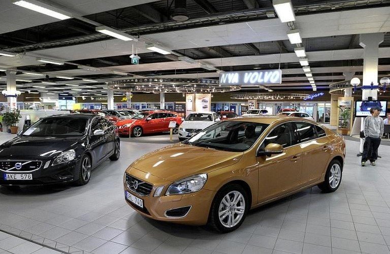 صالة الراجحي لبيع السيارات المستعملة وأماكنها تسعى في المقام الأول إلى تحقيق حلم الحصول على سيارة لكل شخص يتطلع إلى ذلك. قد أسست هذه الصالة العملاقة من قبل مصرف الراجحي منذ سنوات عديدة، حيث بلغ رأس مالها المليارات من العملة السعودية بهدف تحقيق هذا الهدف النبيل. صالة الراجحي لبيع السيارات المستعملة