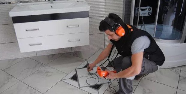 في العاصمة الرياض، يواجه الكثيرون مشكلة تسربات المياه في منازلهم، هذه المشكلة تتسبب في العديد من المشاكل مثل التلف في الهياكل وارتفاع فواتير المياه، لحل هذه المشكلة بفعالية، يتعين على الأشخاص البحث عن شركة كشف تسربات المياه بالرياض المحترفة في هذا المقال، سنلقي نظرة على أهمية البحث عن شركة كشف تسربات المياه في الرياض وكيفية العثور على الخبراء الذين يمكن الاعتماد عليهم. شركة كشف تسربات المياه بالرياض