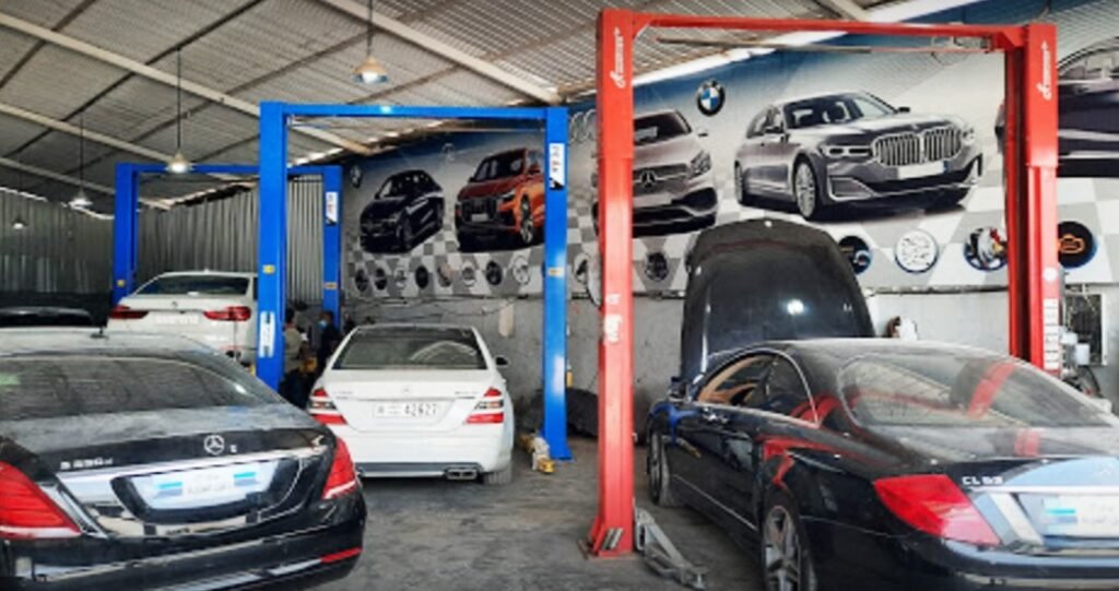 في هذا المقال، سنلقي نظرة على افضل مراكز صيانة السيارات في القاهرة بناءً على مجموعة من العوامل، بما في ذلك جودة الخدمة، والأسعار، وتنوع الخدمات المقدمة، تعد القاهرة واحدة من أكبر المدن في العالم ونتيجة لذلك، فهي موطن لعدد كبير من مراكز صيانة السيارات ومع ذلك، ليس كل هذه المراكز متساوية، فبعضها يقدم خدمة عالية الجودة وأسعار معقولة، بينما البعض الآخر يقدم خدمة رديئة وأسعار مرتفعة. صيانة السيارات في القاهرة