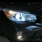 قد انتشرت إضاءات الهالوجين في المصابيح الأمامية في كافة أنواع السيارات لسنوات عديدة، ولكن أستحواذ المصابيح الليد LED والمصابيح الزينون Xenon في الأسواق قد قلب جميع الموازين ودفع العديد من العلامات التجارية ومالكي السيارات إلى تغيير الضوء الأصفر الدافئ الذي يتم الأعتياد عليه، بإضاءة ساطعة بالون الأبيض الثلجي وهذا كما في الحال في الإضاءة الليد، أو أنواع الإضاءة الثنائية المكثفة من الغاز الزينون. الفرق بين الاضائه الليد والزينون في السيارات