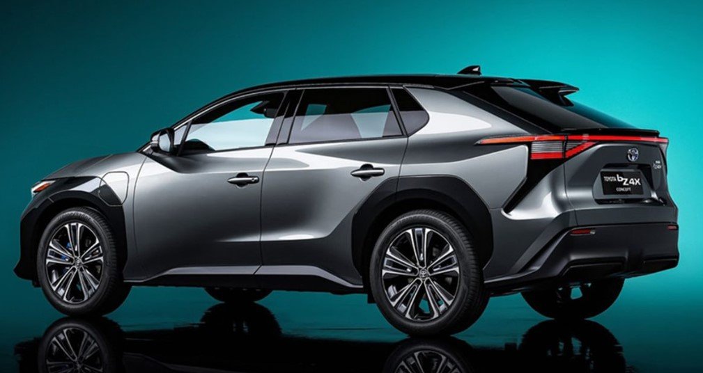 تعتبر سيارة تويوتا راف فور واحدة من أشهر سيارات الدفع الرباعي في العالم، وهي متوفرة في مصر بخمسة فئات مختلفة، تبدأ أسعارها من 3,750,000 جنيه مصري. تويوتا راف فور