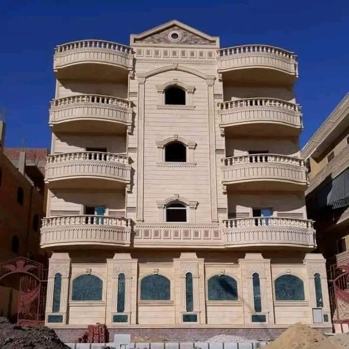 يعتبر الحجر الهاشمي من الأحجار الطبيعية الرائعة التي تتميز بمظهرها الجميل وقوتها الفائقة. يشكل هذا الحجر جزءًا لا يتجزأ من تراث البناء والديكور، حيث يُستخدم منذ آلاف السنين في العالم العربي وخاصة في مصر. الحجر الهاشمي