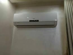 يعتبر تكييف 1.5 حصان من الوحدات الشائعة والمستخدمة بشكل واسع في تكنولوجيا التبريد وتكييف الهواء، كلما زادت القدرة زادت قوة التبريد والقدرة على توفير هواء بارد للمساحات المحددة، بجانب الإيجابيات التالية: تكنولوجيا التبريد