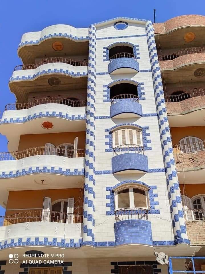 في هذا المقال، سنستكشف مجموعة من فوائد المحارة الجاهزة التي تضيف لمسة فنية وجودة عالية للمشاريع الإنشائية. سنتناول كيف يمكن أن تعزز المحارة الجاهزة جمال المنازل وتوفر تحسينًا فعّالًا للواجهات، مع التركيز على الجوانب الجمالية والعملية التي تجعلها خيارًا محبوبًا بين المهنيين في مجال البناء وأصحاب المنازل على حد سواء. فوائد المحارة الجاهزة