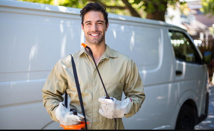 لذلك، فإنّ التخلص من الحشرات داخل السيارة أمر ضروري لضمان سلامتك وراحة بالك وعليك طلب شركة مكافحة حشرات بالرياض . الحشرات داخل السيارة