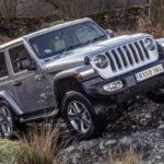 تشهد سيارات الدفع الرباعي (SUV) شعبية متزايدة في الأسواق العالمية والمحلية على حد سواء، وذلك بفضل مزيجها الفريد من الأداء القوي، والقدرة على التحمل، والمساحة الرحبة. تُعتبر هذه السيارات الخيار المثالي للعائلات الكبيرة ومحبي المغامرات في الهواء الطلق، حيث توفر مساحة كافية للركاب والأمتعة. سيارات الدفع الرباعي