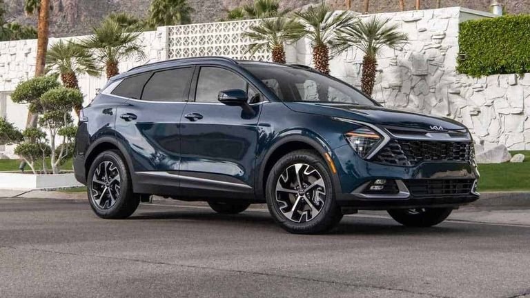 في عالم السيارات الحديث، تتنوع خيارات سيارات الدفع الرباعي الرياضية بشكل مذهل، حيث تجمع بين الأداء القوي والتصميم الجذاب والتقنيات المتقدمة. ومع اقتراب عام 2024، يزداد الاهتمام بالسيارات التي تتمتع بمواصفات فريدة تناسب محبي المغامرات والأدرينالين. سيارات الدفع الرباعي الرياضية