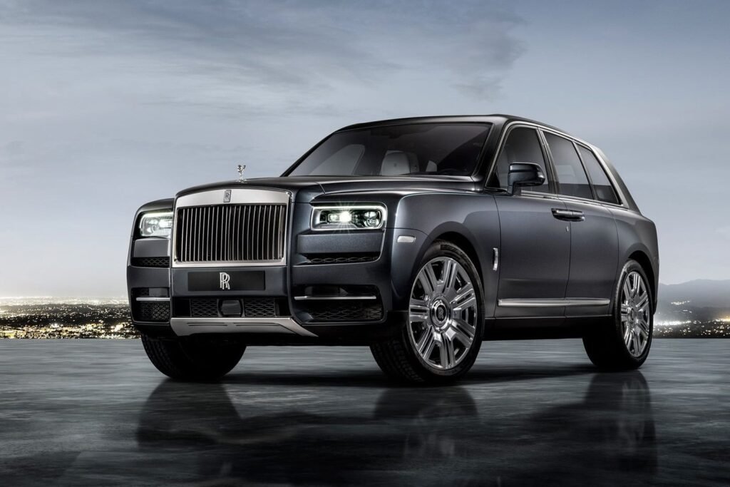 في عالم السيارات الحديث، تعتبر سيارات الدفع الرباعي الفاخرة رمزاً للأداء العالي والفخامة المتقدمة. تمزج هذه المركبات بين قوة الأداء الخارجي والراحة الداخلية بطريقة تلبي تطلعات عشاق السيارات حول العالم. يتجلى التصميم الراقي والتكنولوجيا المتطورة في كل تفصيلة، مما يجعلها ليست مجرد وسيلة للنقل، بل تجربة فريدة تجمع بين الأناقة والأداء العالي في أي ظروف مناخية أو طرقات صعبة. سيارات الدفع الرباعي الفاخرة