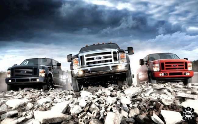 تعتبر سيارات الدفع الرباعي الهجينة رمزًا للتطور التكنولوجي في صناعة السيارات، حيث تجمع بين الأداء القوي والكفاءة في استهلاك الوقود. تمزج هذه السيارات بين محركين، أحدهما يعمل بالوقود التقليدي والآخر بالكهرباء، مما يتيح تجربة قيادة سلسة وصديقة للبيئة. تتميز سيارات الدفع الرباعي الهجينة بالقدرة على التكيف مع مختلف التضاريس، مما يجعلها خيارًا مثاليًا للعائلات والمغامرين على حد سواء. بالإضافة إلى ذلك، توفر هذه السيارات ميزات أمان متقدمة وتقنيات حديثة لتعزيز الراحة والأداء. مع تزايد الاهتمام بالاستدامة، تبرز سيارات الدفع الرباعي الهجينة كحل مبتكر يجمع بين القوة والمسؤولية البيئية. سيارات الدفع الرباعي الهجينة