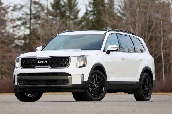 في عالم السيارات المتنوع والمتطور، تعد سيارات الدفع الرباعي متوسطة الحجم من بين أكثر الفئات شعبية وطلبًا في السوق العالمي. تجمع هذه الفئة بين الأداء القوي على الطرقات الوعرة والراحة والأناقة في استخدام اليوم اليومي، مما يجعلها خيارًا مثاليًا للعائلات والمغامرين على حد سواء. سيارات الدفع الرباعي متوسطة الحجم