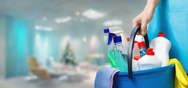 مع تزايد الطلب على خدمات التنظيف في مدينة الرياض، أصبحت شركات التنظيف تلعب دوراً حيوياً في تلبية احتياجات المجتمع. ومن بين هذه الشركات التي تبرزت بفعاليتها وجودتها، شركة تنظيف استراحات بالرياض تبرز كواحدة من الخيارات الممتازة. تعتبر الاستراحات ملاذاً هاماً للأسر والأصدقاء لقضاء أوقات ممتعة واسترخاء، ولكن للحفاظ على هذه الأماكن في أفضل حالاتها يتطلب جهداً وعناية مستمرة. وتقدم شركة تنظيف استراحات بالرياض خدماتها بمهنية عالية وتفانٍ في العمل لضمان تقديم تجربة تنظيف استثنائية تلبي توقعات العملاء. في هذا المقال، سنلقي نظرة عن كثب على خدمات هذه الشركة وكيفية تحقيقها لأعلى معايير الجودة في مجال تنظيف الاستراحات في الرياض. شركة تنظيف استراحات