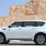 في عالم السيارات الحديث، تعتبر مركبات الدفع الرباعي من الظواهر الملحوظة التي شهدت انتشاراً واسعاً في السنوات الأخيرة. تمثل هذه المركبات نقلة نوعية في تصميم وأداء السيارات، حيث تجمع بين قوة السيارة العادية ومرونة القيادة على مختلف الأنواع من الطرق. يتميز هذا النوع من السيارات بقدرتها على التحكم في الطرق الوعرة والظروف الجوية الصعبة، مما جعلها خياراً مفضلاً للكثير من المستهلكين حول العالم. تعد مركبات الدفع الرباعي بمثابة تجسيد للتكنولوجيا المتقدمة في عالم السيارات، حيث تضمن للمستخدمين الأداء العالي والراحة على الطرق المختلفة، سواء في المدن الحضرية أو خارجها. مركبات الدفع الرباعي