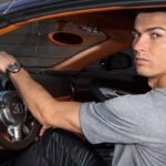 10 سيارات نادرة في مجموعة سيارات كريستيانو رونالدو وهو أحد أشهر لاعبي كرة القدم في العالم، يمتلك مجموعة مدهشة من السيارات الفاخرة التي تعكس أسلوب حياته المترف وحبه للتميز، مع دخله الكبير وشغفه بعالم السيارات، استطاع رونالدو جمع مجموعة من السيارات النادرة التي لا يملكها سوى قلة من الأشخاص حول العالم، فإذا كنت من محبي السيارات الفاخرة أو مهتمًا بحياة هذا النجم الرياضي، إليك أبرز 10 سيارات نادرة ضمن مجموعته الفريدة. 10 سيارات نادرة في مجموعة سيارات كريستيانو رونالدو أحداها صنعت خصيصًا له