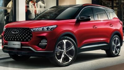حصاد مبيعات سيارات SUV في مصر 2024: شيري تيجو 7 تتصدر المشهد، حيث شهدت سيارات الـSUV من الفئة C إقبالًا واسعًا في السوق المصري خلال أول عشرة أشهر من عام 2024، مع تحول كبير نحو السيارات متعددة الاستخدامات بفضل تصميماتها العصرية وأدائها المميز، كما تصدرت سيارات شيري تيجو 7 قائمة المبيعات، تليها كيا سبورتاج وشيري تيجو 4 برو، وسوف نستعرض في هذا التقرير ترتيب المبيعات وأبرز الأرقام التي تعكس التغيرات في تفضيلات المستهلكين بالسوق المصري. حصاد مبيعات سيارات SUV في مصر 2024: شيري تيجو 7 تتصدر المشهد