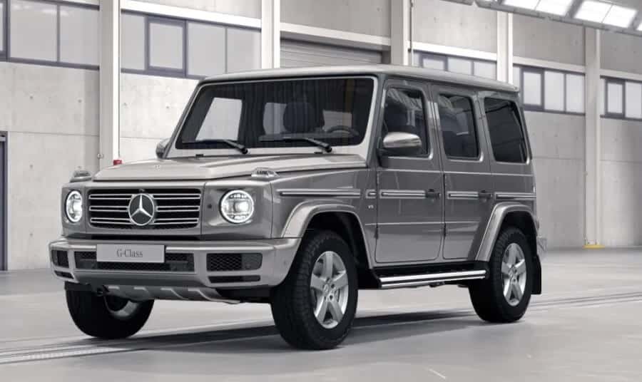 تعتبر مرسيدس جي كلاس 2023-2024 واحدة من أفضل سيارات الدفع الرباعي الفاخرة في العالم، حيث تجمع بين الفخامة والأداء القوي. يتفاوت سعر سيارة جي كلاس 2023 - 2024 حسب الموديل، مع وجود طرازات متعددة مثل G 500 وG 63 AMG التي تتميز بمحركات قوية وأداء استثنائي. تتميز السيارة بمحرك سعة 4.0 لتر V8 مع شاحن توربيني مزدوج، مما يمنحها قوة كبيرة تضمن تجربة قيادة مميزة. بالإضافة إلى ذلك، تقدم جي كلاس مجموعة من ميزات الأمان المتقدمة مثل نظام مراقبة النقاط العمياء والتحذير من التصادم، مما يجعلها الخيار المثالي للسائقين الذين يبحثون عن الأداء والسلامة في سيارة واحدة، من خلال الوطن كار يمكنك معرفة الكثير عن أسعار السيارات. سعر سيارة جي كلاس 2023 - 2024