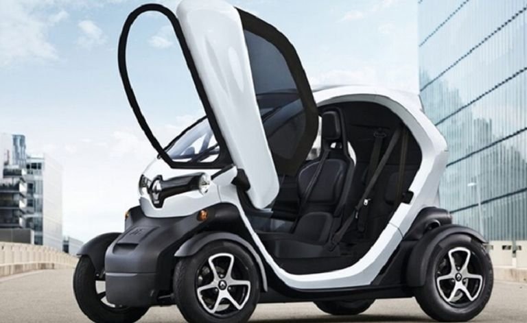 تواصل شركة رينو الفرنسية تقديم ابتكاراتها الرائدة في صناعة السيارات من خلال إطلاق السيارة الكهربائية Mobilize Duo أصغر سيارة رينو كهربائية، التي تُعد نقلة نوعية في فئة السيارات متناهية الصغر، حيث تمثل هذه السيارة خيارًا مثاليًا للمدن الكبيرة والمزدحمة بفضل تصميمها المدمج وأدائها المتطور. 250 ألف أصغر سيارة رينو كهربائية وتتشحن لحد البيت