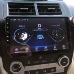 شاشات السيارات الذكية أصبحت جزءًا أساسيًا من تجربة القيادة الحديثة، حيث تجمع بين التكنولوجيا المتطورة وسهولة الاستخدام. توفر هذه الشاشات ميزات متعددة، مثل نظام الملاحة الذكي، الاتصال بالهاتف عبر البلوتوث، التحكم بالصوت، وعرض الكاميرات الخلفية، مما يعزز الأمان والراحة للسائق والركاب. بفضل تصميمها التفاعلي، تساعد على تحسين تجربة القيادة وجعلها أكثر كفاءة وتنظيمًا. شاشات السيارات الذكية