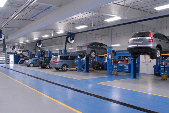 إذا كنت تبحث عن أفضل مراكز صيانة السيارات في الرياض، فهناك العديد من الخيارات المتاحة التي تقدم خدمات متميزة ومناسبة لجميع أنواع السيارات. من المراكز المعروفة بتخصصها في السيارات الفاخرة مثل مرسيدس وبي إم دبليو إلى الورش التي تقدم خدمات شاملة للصيانة والتصليح، تمتاز هذه المراكز باستخدام تقنيات حديثة وفنيين محترفين قادرين على التعامل مع كافة الأعطال. سواء كنت بحاجة لصيانة دورية أو لإصلاح أعطال ميكانيكية وكهربائية معقدة، ستجد في الرياض مراكز توفر لك الخدمة الأفضل بأعلى مستويات الجودة. مراكز صيانة السيارات في الرياض