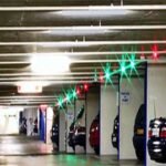 نظام التوجيه الذكي أصبح من التقنيات الأساسية في عالم السيارات الحديثة، حيث يجمع بين التكنولوجيا المتقدمة والراحة في القيادة. يوفر هذا النظام قدرة تحسين استجابة عجلة القيادة، مع تعزيز الأمان والدقة أثناء المناورة. يعد من الحلول المبتكرة التي تساعد السائقين على التحكم بشكل أفضل في مركباتهم، سواء على الطرق السريعة أو في المناطق المزدحمة. نظام التوجيه الذكي