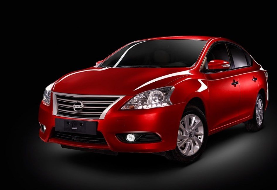 مواصفات وسعر نيسان سنترا 2025 في مصر، حيث تواصل نيسان سنترا 2025 جذب الأنظار بفضل تصميمها العصري ومواصفاتها المتطورة التي تلبي احتياجات عشاق السيارات العائلية والمريحة، فقد أعلنت شركة "نيسان مصر" عن طرح موديل 2025 بأسعار تنافسية وتجهيزات فائقة تجعلها خيارًا مثاليًا للسوق المحلي. سنتعرف في هذا المقال على تفاصيل المحرك، الأداء، وأبرز مزايا الأمن والراحة في هذه السيارة المميزة. مواصفات وسعر نيسان سنترا 2025 في مصر