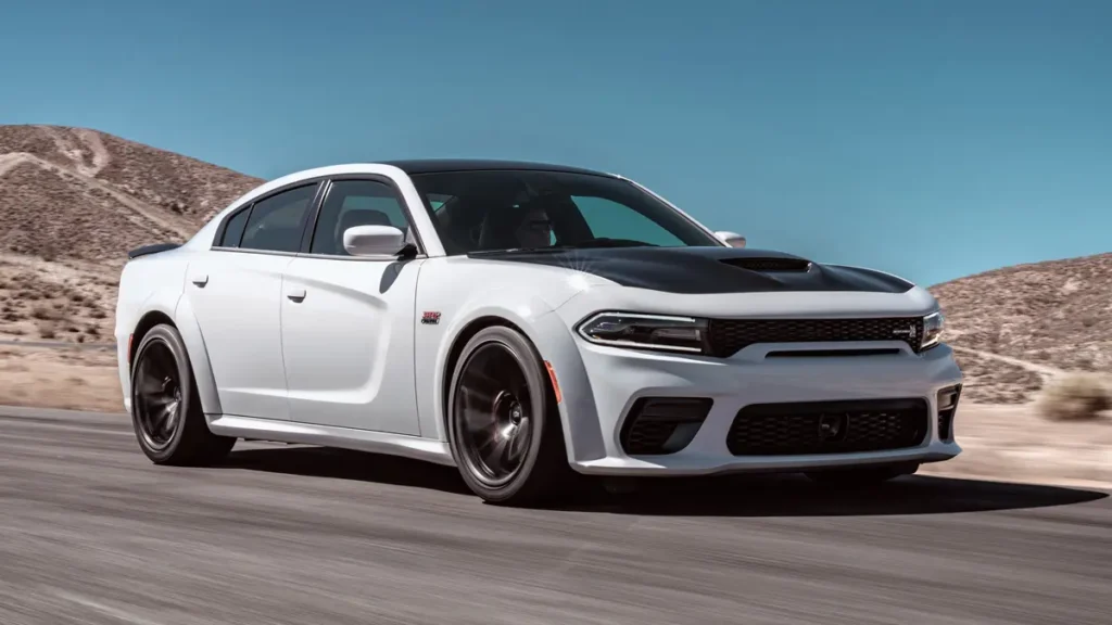 تعد سيارات دودج من أكثر السيارات شهرة بفضل التصميم الرياضي القوي والأداء المميز، حيث تقدم الشركة طرازات متنوعة تلبي مختلف الاحتياجات. يبحث عشاق السيارات عن سعر سيارة دودج 2023 - 2024 بمختلف فئاتها، مثل سعر عربية دودج تشارجر وسعر سيارة دودج دورانجو، خاصة في الأسواق العربية مثل مصر والسعودية. كما يهتم البعض بمعرفة تفاصيل الأداء، مثل كم حصان دورانجو 2024؟ وهل تأتي بمحرك V8؟ في الوطن كار، سنستعرض مواصفات سيارة دودج تشارجر، وأحدث المعلومات حول عربية دودج 2024 وأسعارها. سعر سيارة دودج 2023 - 2024