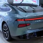 في عام 2025، تواصل سيارات سيدان الفاخرة تصدُّر اختيارات الباحثين عن التميّز والرقي، خاصةً لأولئك الذين يقدّرون الموثوقية والتكنولوجيا المتطورة مع التصميم العصري. إذا كنت من الأشخاص الباحثين عن خدمات موثوقة وترغب في امتلاك سيارة تجمع بين الأداء المتميز ووسائل الراحة الذكية، فأنت على موعد مع طرازات سيارات سيدان فاخرة 2025 التي تمثل قمة الإبداع في الهندسة والتقنيات الحديثة. في هذا المقال، نستعرض أبرز 5 موديلات سيدان فاخرة لعام 2025، والتي تأسر الأنظار بجمالها وتوفر تجربة قيادة لا مثيل لها بفضل الابتكارات التكنولوجية والمزايا الفريدة التي تلبي تطلعات العملاء الأكثر تطلباً. سيارات سيدان فاخرة 2025