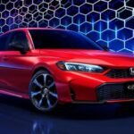 عادت سيارة هوندا سيفيك، التي طالما اعتبرت أيقونة في عالم السيارات، لتثير الجدل من جديد مع الإعلان عن موديل 2025. يتساءل الكثيرون في السوق المصري عن إمكانية عودة هذه السيارة المحبوبة بشكل رسمي، خاصة بعد الكشف عن مواصفاتها العالمية التي تشمل تحديثات تصميمية وتقنية لافتة. ومع وجود وكيل محلي لسيارات هوندا في مصر، شركة النيل للتجارة والهندسة، يترقب عشاق السيارات والمشترون الباحثون عن الموثوقية أي أخبار حول طرح هوندا سيفيك 2025 مصر رسميًا. فهل ستتمكن هذه السيدان اليابانية من استعادة مكانتها القوية والمنافسة بأسعارها ومواصفاتها الجديدة في السوق المصري؟. هوندا سيفيك 2025 مصر