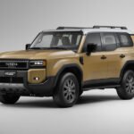 بعد طول انتظار، وبعد أن نقشت اسمها كرمز للقوة والموثوقية على طرقات المملكة، تستعد أسطورة الدفع الرباعي لفتح صفحة جديدة تخطف قلوب عشاق المغامرة. يصل طراز تويوتا برادو 2025 السعودية بتصميم ثوري يمزج بين الأصالة الجريئة والتكنولوجيا المتقدمة، معيداً تعريف معايير فئته. هذا الجيل القادم لا يمثل مجرد تحديث، بل هو وعد بتجربة قيادة استثنائية تجمع بين التاريخ العريق والمستقبل الواعد، وتقدم أداءً متفوقاً يلبي طموحات الباحثين عن التفرد والمغامرة على أصعب التضاريس وأكثرها تحدياً. تويوتا برادو 2025 السعودية