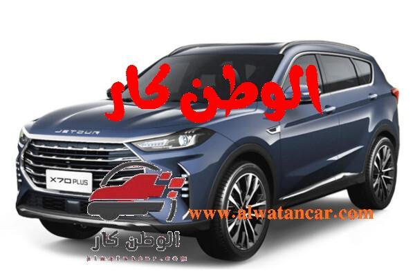 تصل جيتور X70 الجديدة بتصميم خارجي مهيب وأبعاد سخية تضمن رحابة داخلية لا مثيل لها، مما يجعلها الخيار الأمثل للعائلات المصرية. يبلغ طول السيارة 4743 مم، وعرضها 1900 مم، وارتفاعها 1720 مم، وترتكز على قاعدة عجلات بطول 2720 مم، مما يوفر مساحة واسعة ومريحة لجميع الركاب في الصفوف الثلاثة. ولتلبية كافة احتياجات السفر والرحلات، توفر السيارة مساحة تخزين مرنة في الصندوق الخلفي تبدأ من 104 لترات وتتوسع لتصل إلى 1052 لترًا عند طي مقاعد الصف الثالث، بالإضافة إلى خزان وقود بسعة 57 لترًا لضمان الانطلاق لمسافات طويلة دون قلق. جيتور X70 الجديدة