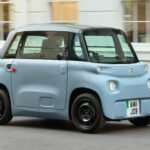 أعلنت مجموعة "قصراوي"، الوكيل الرسمي لعلامة ستروين الفرنسية في مصر، بالتعاون مع مجموعة "ستلانتس" العالمية، عن إطلاق أيقونتها الكهربائية الجديدة "Citroën Ami" في السوق المصري، لتصبح بذلك أرخص سيارة كهربائية "زيرو" متاحة في مصر خلال شهر أغسطس الجاري. تأتي هذه الخطوة لتعزيز حلول التنقل الحضري المستدامة وتقديم تجربة قيادة عصرية تلائم احتياجات الشباب والمستخدمين المهتمين بالبيئة. ستروين Ami الكهربائية