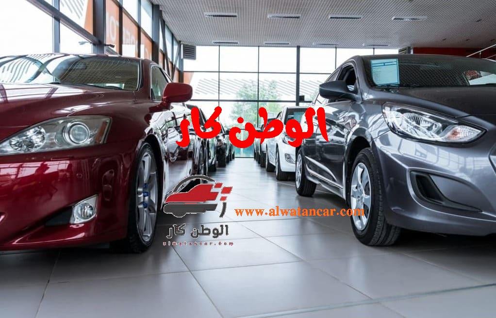 إن مالكو السيارات دائمًا ما يشغل بالهم كيفية الحفاظ على السيارة بحالتها الجديدة والحفاظ على قيمة السيارة حيث يعتبر البعض سيارته كالاستثمار له فلا يريد أن تبدو قديمة ويقل سعرها عند بيعها، في هذا المقال نستعرض لك كيف تحافظ على سيارتك كالجديدة ونقدم لك دليل ملاك السيارات في الرياض والذي يشمل كيف تعتني بسيارتك وما هي أفضل طرق الحماية الخارجية والداخلية للسيارة. دليل ملاك السيارات في الرياض