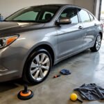 امنح سيارتك اللمعان الذي تستحقه! مع مرور الوقت، يفقد طلاء السيارة بريقه بسبب العوامل الجوية والخدوش السطحية. إن عملية تلميع السيارة من الخارج ليست مجرد رفاهية، بل هي خطوة أساسية للحفاظ على قيمة سيارتك وحماية طلائها من التآكل والأكسدة. استثمر الآن في مظهر سيارتك وأعد إليها جاذبيتها الأصلية. ابدأ اليوم بتلميع سيارتك لتحميها من العوامل البيئية الضارة كأشعة الشمس والغبار وتضمن لها مظهرًا جديدًا وجذابًا يعكس اهتمامك بها. تلميع السيارة من الخارج