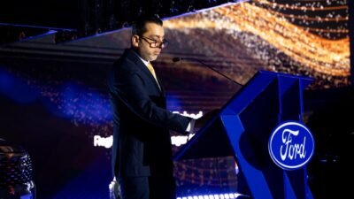 أعلنت شركة القاصد للوكالات التجارية، الوكيل المعتمد لسيارات الركات وشحانات فورد في العراق، عن إطلاق سيارتين جديدتين في السوق العراقي خلال حفل رسمي أقيم في بغداد يوم الاثنين 6 أكتوبر 2025. يندرج هذا الحدث ضمن جهود الشركتين لتعزيز توفر أحدث طرازات فورد وتقديم تجارب قيادة متقدمة تلبي تطلعات السائقين العراقيين. القاصد
