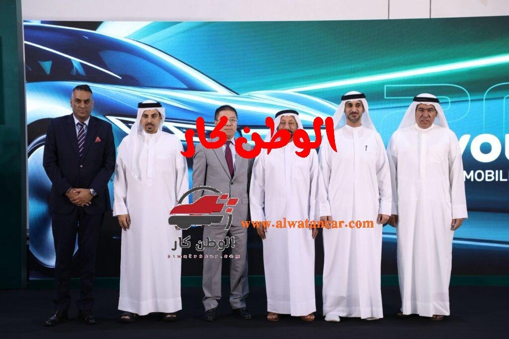 الشارقة، الإمارات العربية المتحدة - انطلقت اليوم (الأربعاء) في مركز إكسبو الشارقة فعاليات معرض "تنقل المستقبل" الحدث الأول من نوعه في منطقة الشرق الأوسط والمتخصص في المركبات الكهربائية والذكية، والذي يستضيفه المركز بدعم من غرفة تجارة وصناعة الشارقة من 15 وحتى 18 أكتوبر الجاري، بمشاركة واسعة من كبرى الشركات المحلية والعالمية المصنعة للمركبات الكهربائية، إلى جانب حضور هيئة الطرق والمواصلات في الشارقة ومجموعة بيئة، وعدد من الجهات الحكومية وقادة قطاع المركبات والمبتكرين في مجال التكنولوجيا والتنقل الذكي. تنقل المستقبل