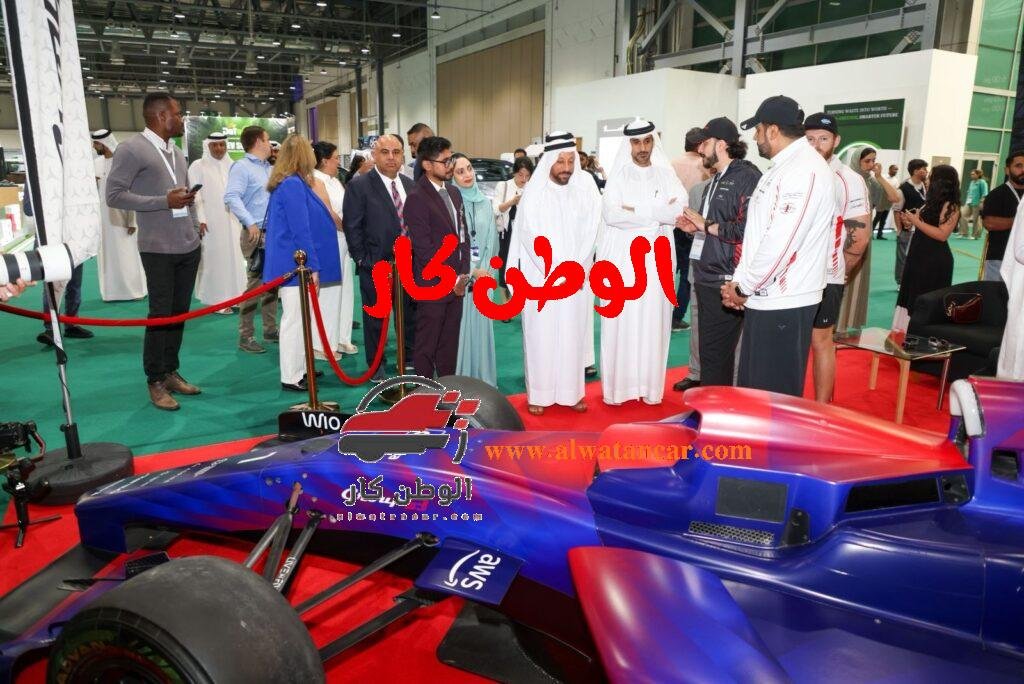 الشارقة، الإمارات العربية المتحدة - انطلقت اليوم (الأربعاء) في مركز إكسبو الشارقة فعاليات معرض "تنقل المستقبل" الحدث الأول من نوعه في منطقة الشرق الأوسط والمتخصص في المركبات الكهربائية والذكية، والذي يستضيفه المركز بدعم من غرفة تجارة وصناعة الشارقة من 15 وحتى 18 أكتوبر الجاري، بمشاركة واسعة من كبرى الشركات المحلية والعالمية المصنعة للمركبات الكهربائية، إلى جانب حضور هيئة الطرق والمواصلات في الشارقة ومجموعة بيئة، وعدد من الجهات الحكومية وقادة قطاع المركبات والمبتكرين في مجال التكنولوجيا والتنقل الذكي. تنقل المستقبل